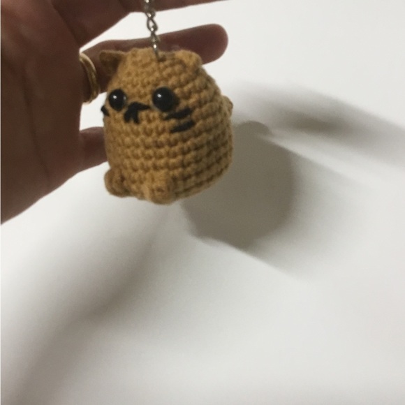 Handmade Brown Crocheted Cat Keychain new - Picture 4 of 4